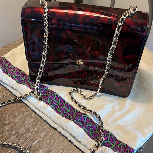 Tory Burch Handbags - Tory Burch Robinson Convertible Tortoise Patent Crossbody Purse